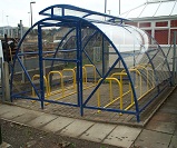 FS45 - Economy lockable closed compound cycle shelter for 20 bikes, with contrasting colour cycle racks and vented roof